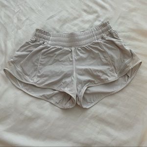LULULEMON- Hotty Hot Low-Rise Lined Short 2.5"